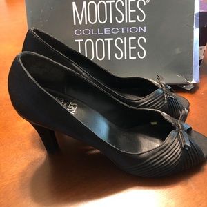 MoostiesTooties Black Open Toe Pumps